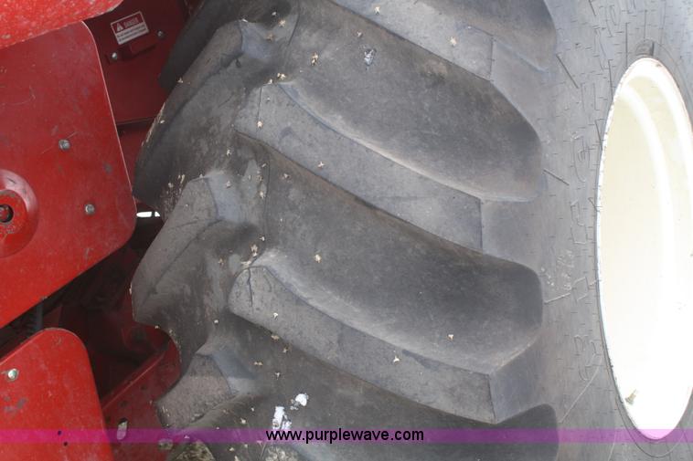 image for item G5384 1982 International 1460 Axial-Flow combine
