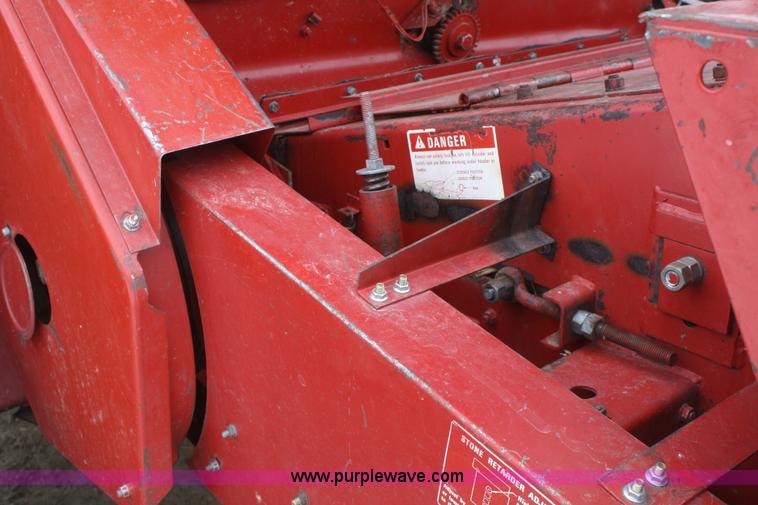 image for item G5384 1982 International 1460 Axial-Flow combine