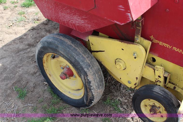 image for item G5488 New Holland 273 square baler