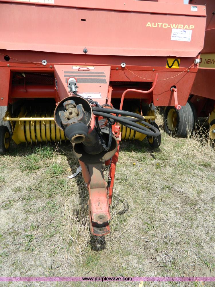 image for item G7816 1998 New Holland 664 round baler