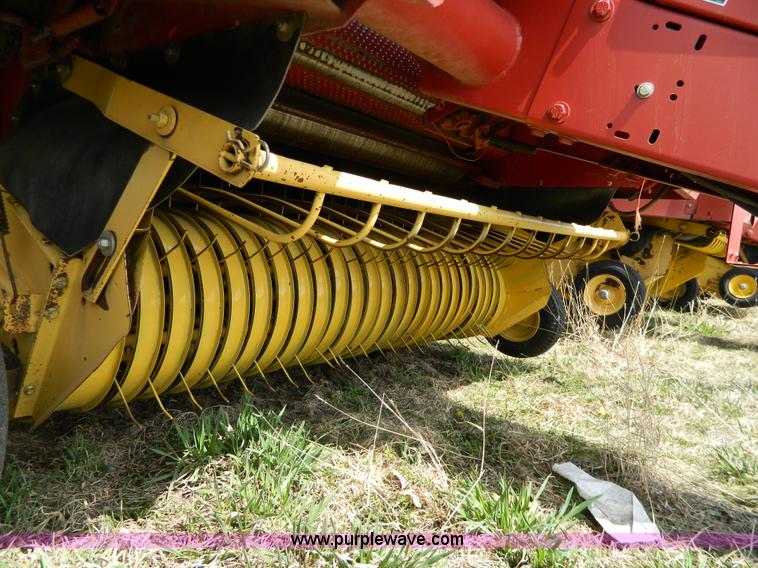 image for item G7816 1998 New Holland 664 round baler