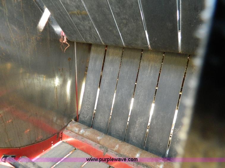 image for item G7816 1998 New Holland 664 round baler