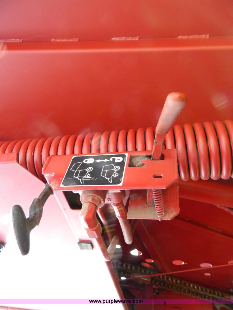 image for item G7816 1998 New Holland 664 round baler