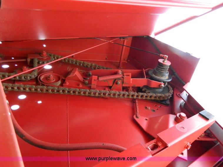 image for item G7816 1998 New Holland 664 round baler