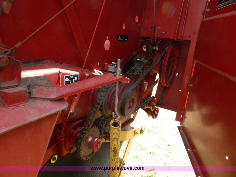 image for item G7816 1998 New Holland 664 round baler