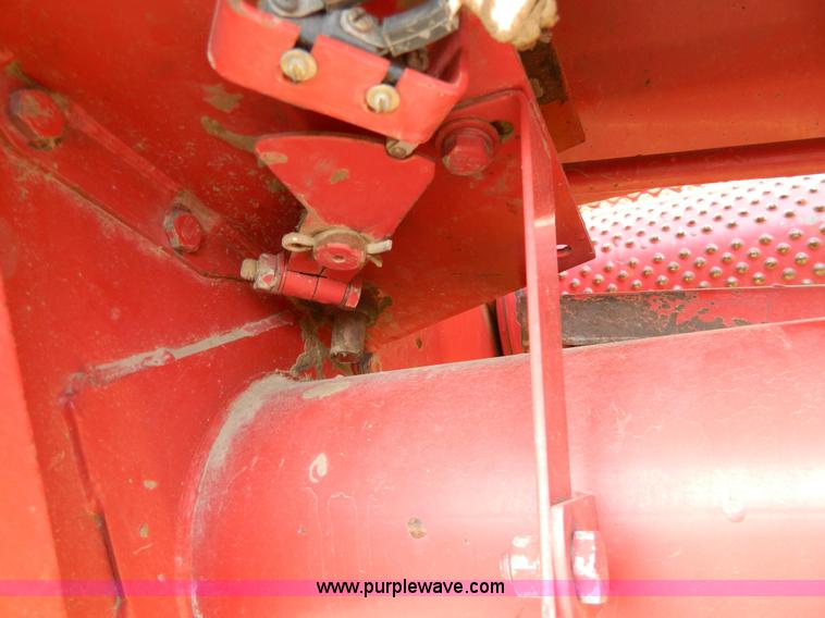 image for item G7816 1998 New Holland 664 round baler