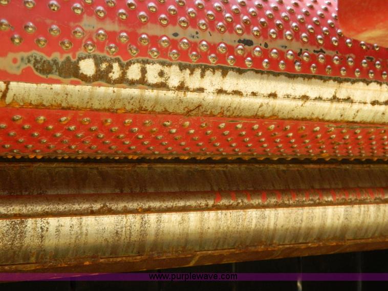 image for item G7816 1998 New Holland 664 round baler