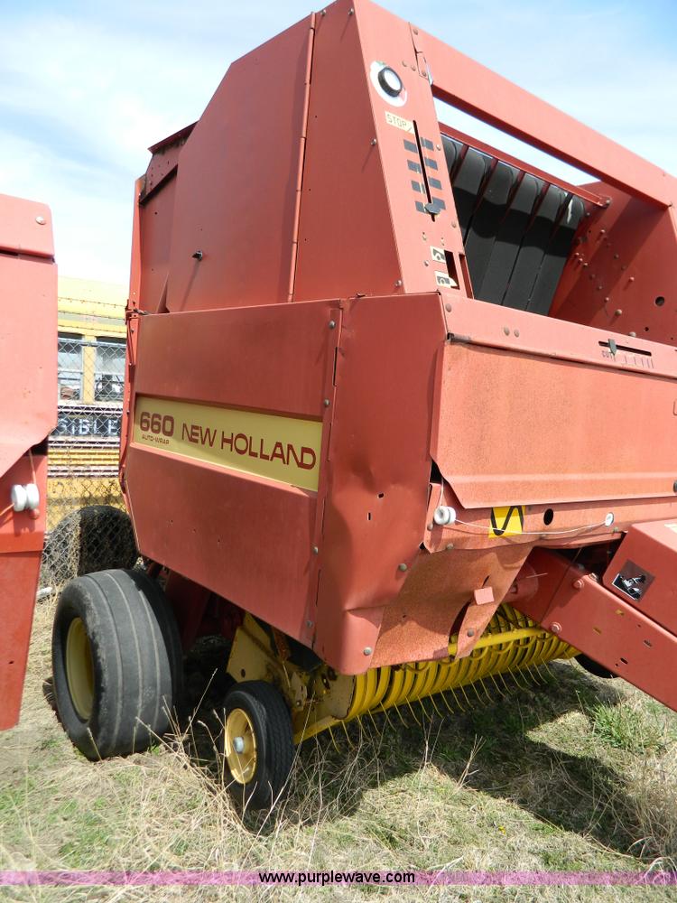 image for item G7817 1992 New Holland 660 round baler