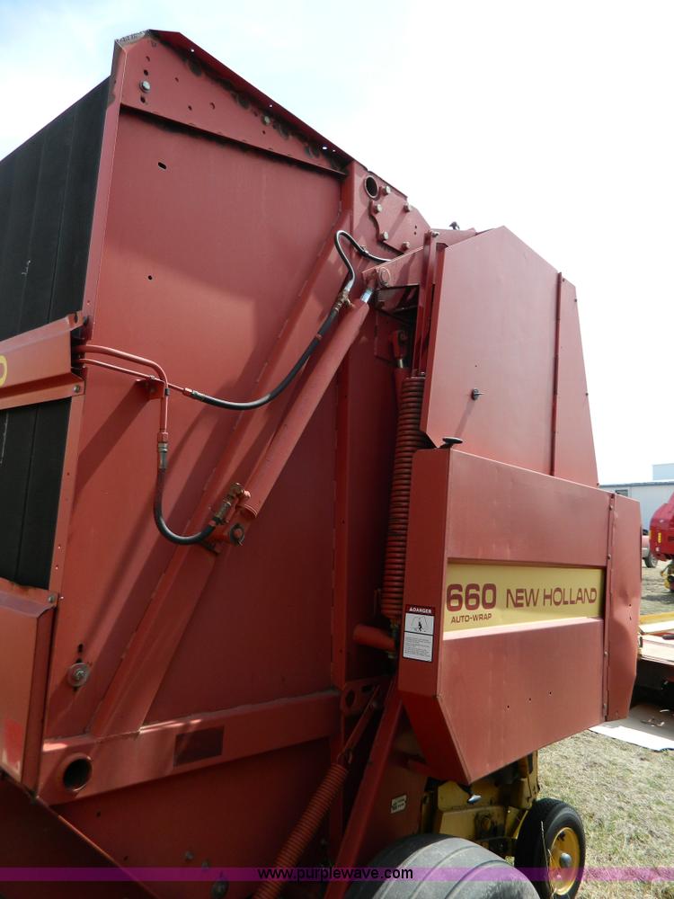 image for item G7817 1992 New Holland 660 round baler