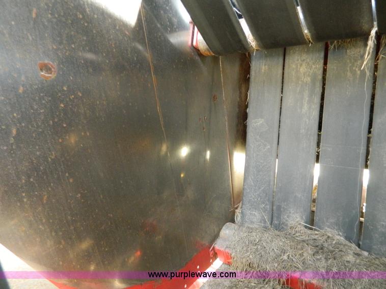 image for item G7817 1992 New Holland 660 round baler