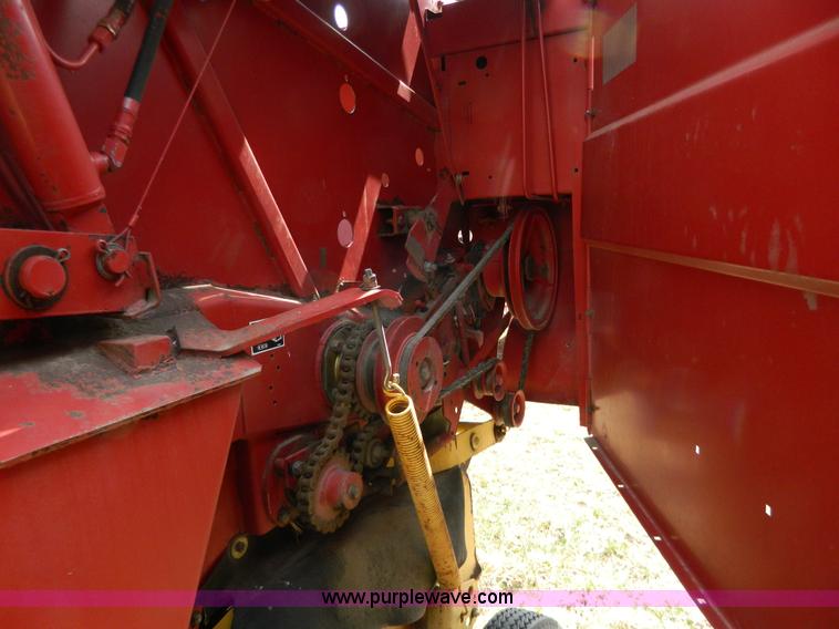 image for item G7817 1992 New Holland 660 round baler