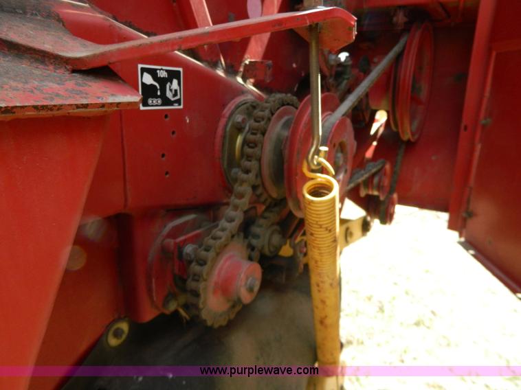 image for item G7817 1992 New Holland 660 round baler