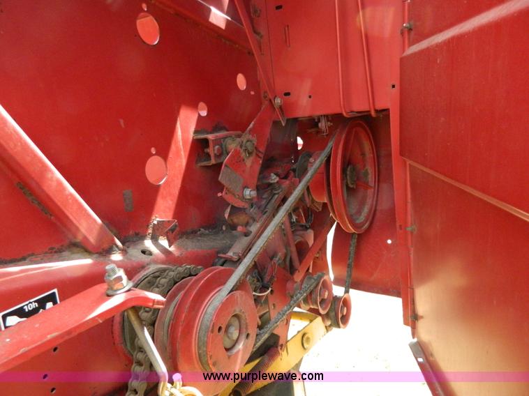 image for item G7817 1992 New Holland 660 round baler