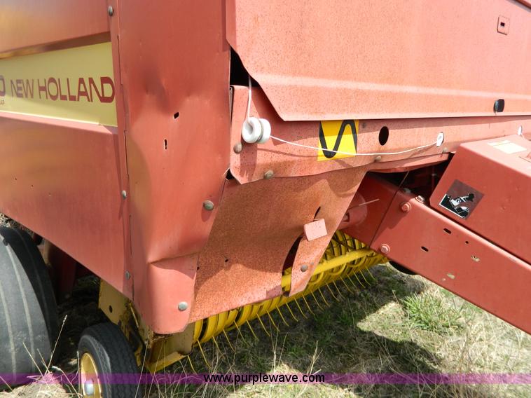 image for item G7817 1992 New Holland 660 round baler