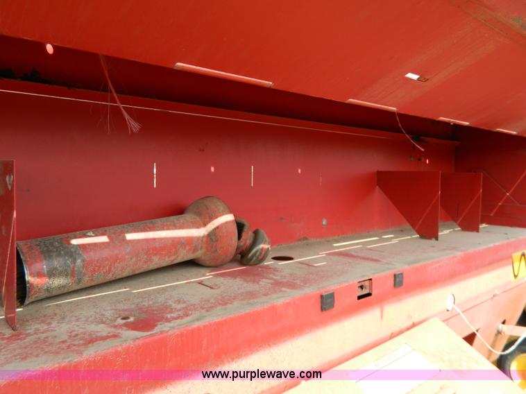 image for item G7817 1992 New Holland 660 round baler