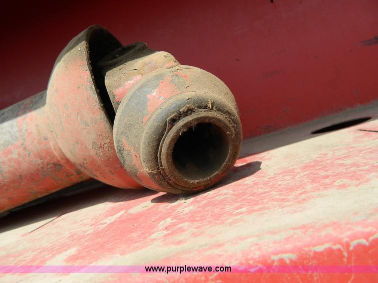 image for item G7817 1992 New Holland 660 round baler