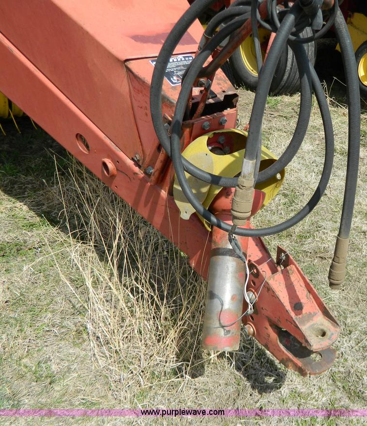 image for item G7817 1992 New Holland 660 round baler