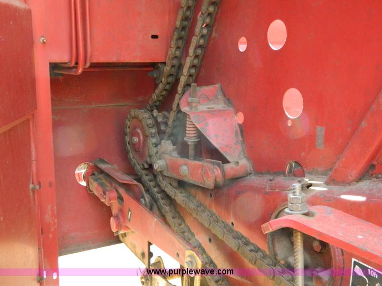 image for item G7817 1992 New Holland 660 round baler