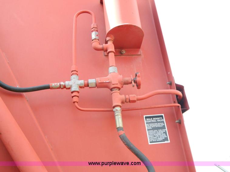 image for item G7817 1992 New Holland 660 round baler