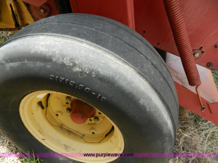 image for item G7817 1992 New Holland 660 round baler