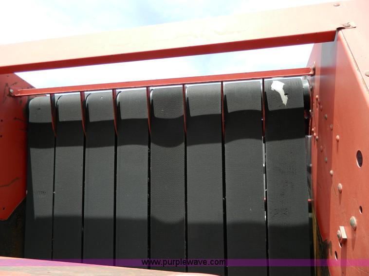 image for item G7817 1992 New Holland 660 round baler