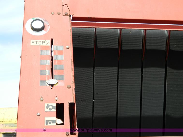 image for item G7817 1992 New Holland 660 round baler