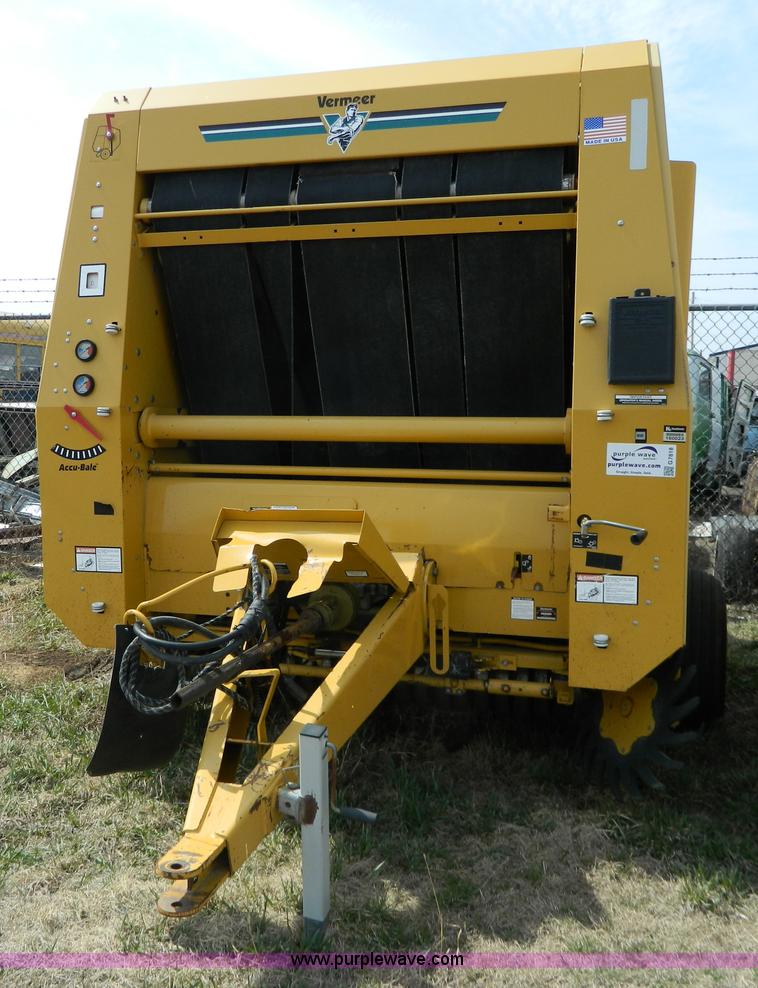 image for item G7818 2000 Vermeer 605L round baler