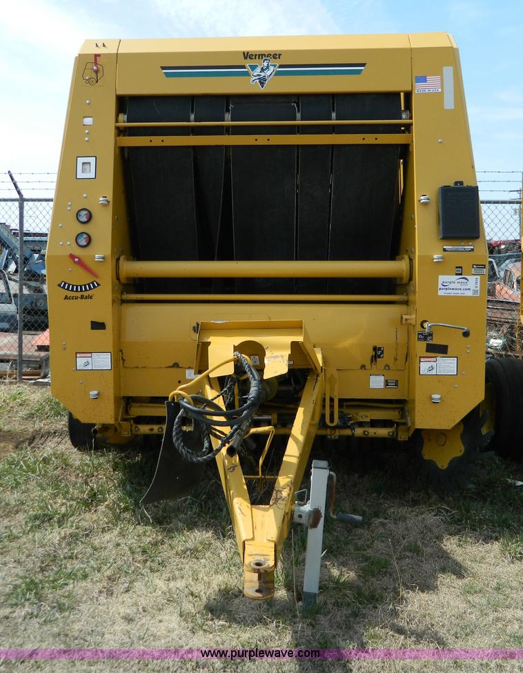 image for item G7818 2000 Vermeer 605L round baler
