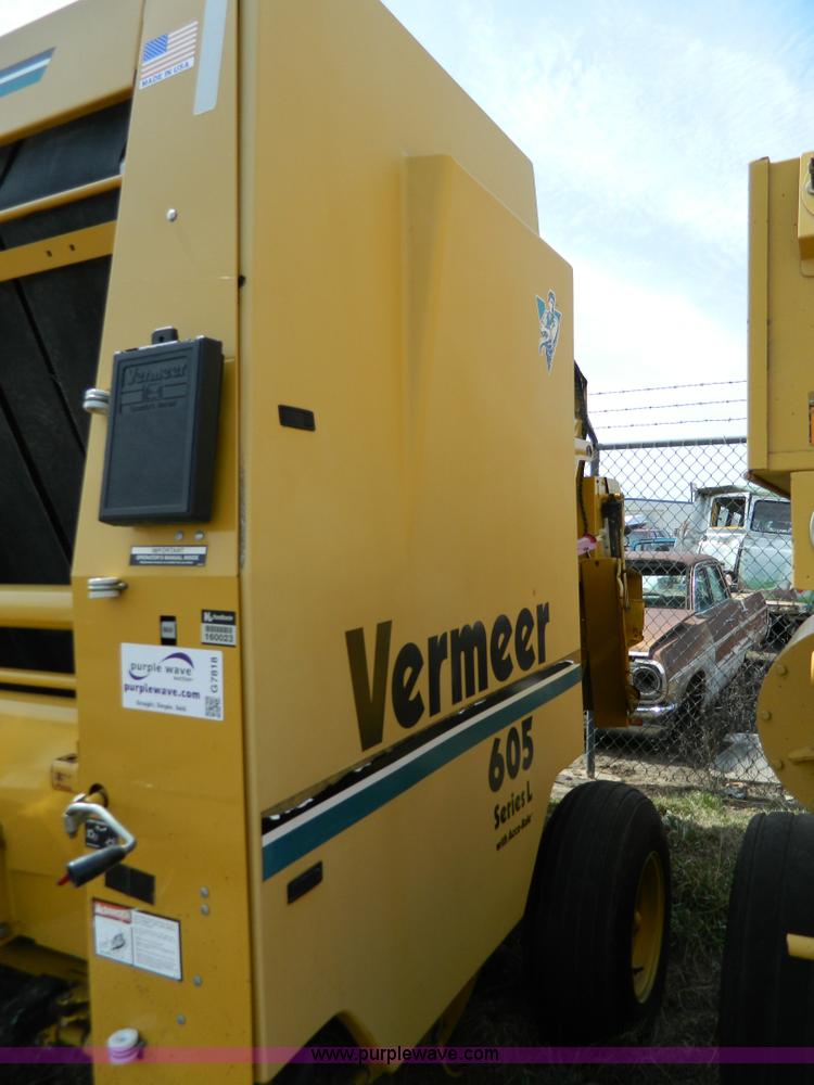 image for item G7818 2000 Vermeer 605L round baler