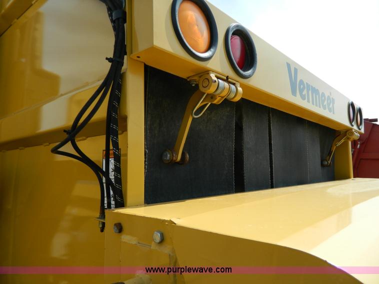 image for item G7818 2000 Vermeer 605L round baler