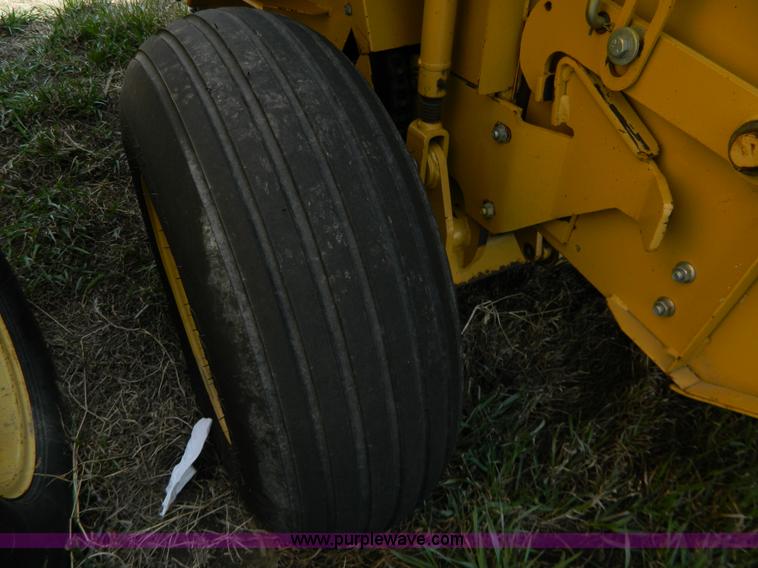 image for item G7818 2000 Vermeer 605L round baler