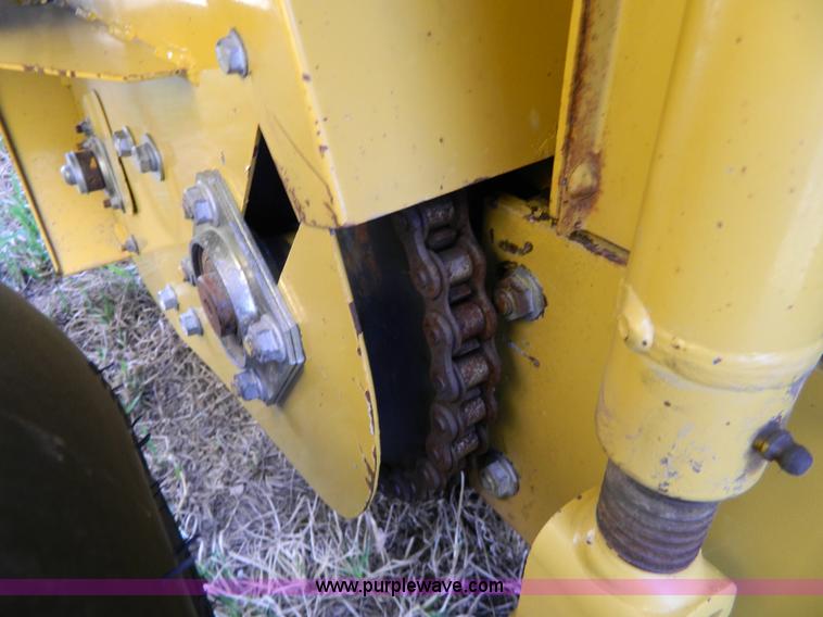 image for item G7818 2000 Vermeer 605L round baler