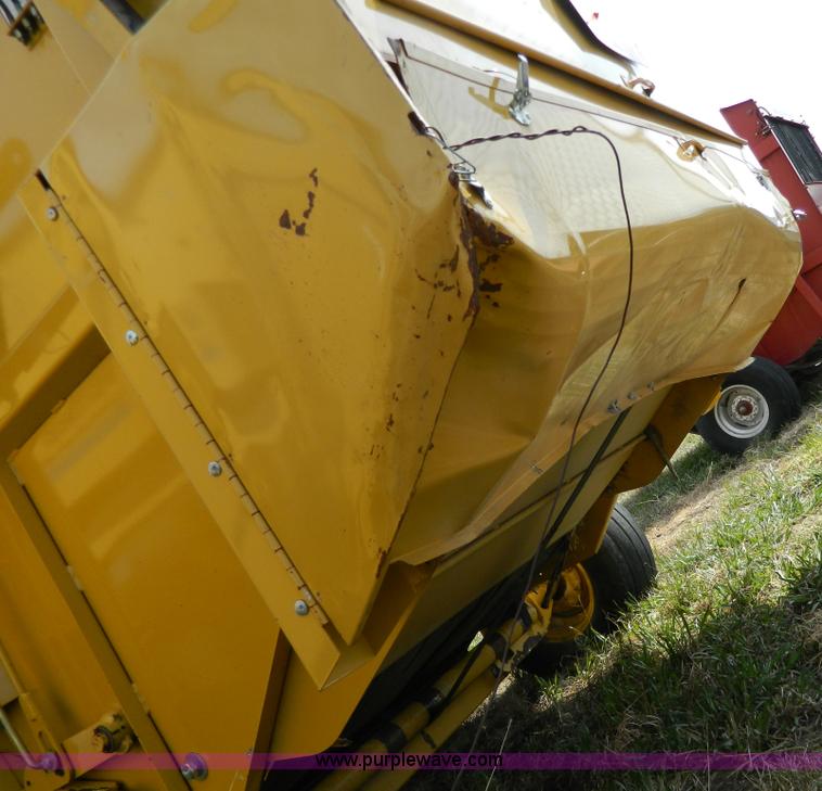 image for item G7818 2000 Vermeer 605L round baler