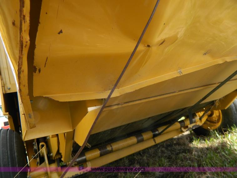 image for item G7818 2000 Vermeer 605L round baler