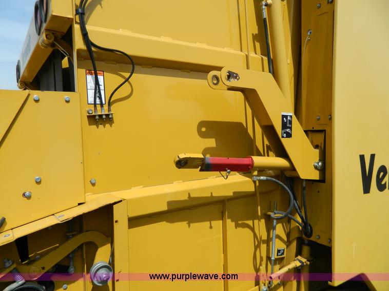 image for item G7818 2000 Vermeer 605L round baler