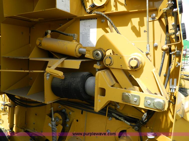 image for item G7818 2000 Vermeer 605L round baler