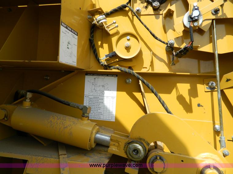 image for item G7818 2000 Vermeer 605L round baler