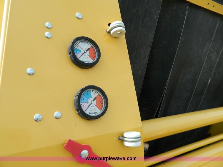 image for item G7818 2000 Vermeer 605L round baler