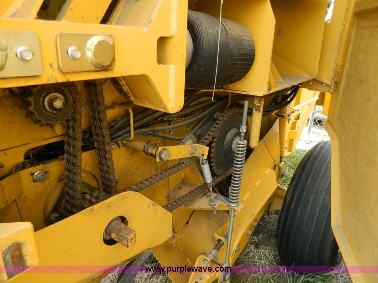 image for item G7818 2000 Vermeer 605L round baler