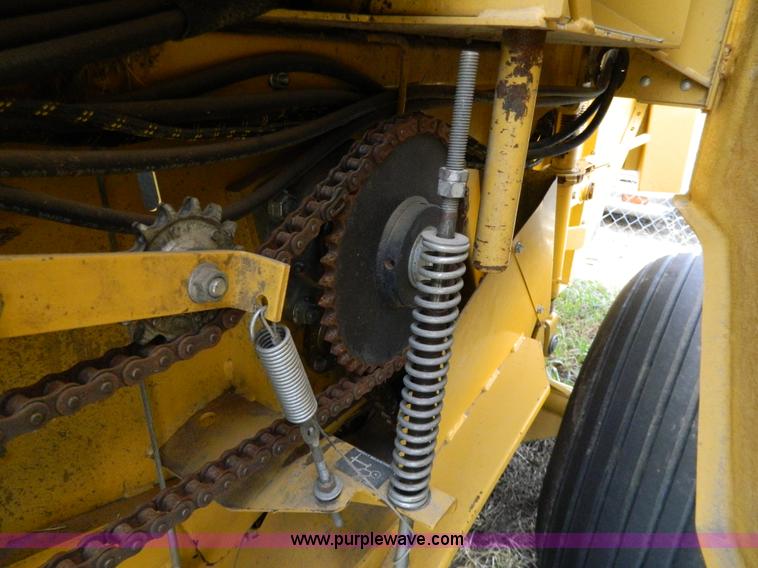 image for item G7818 2000 Vermeer 605L round baler