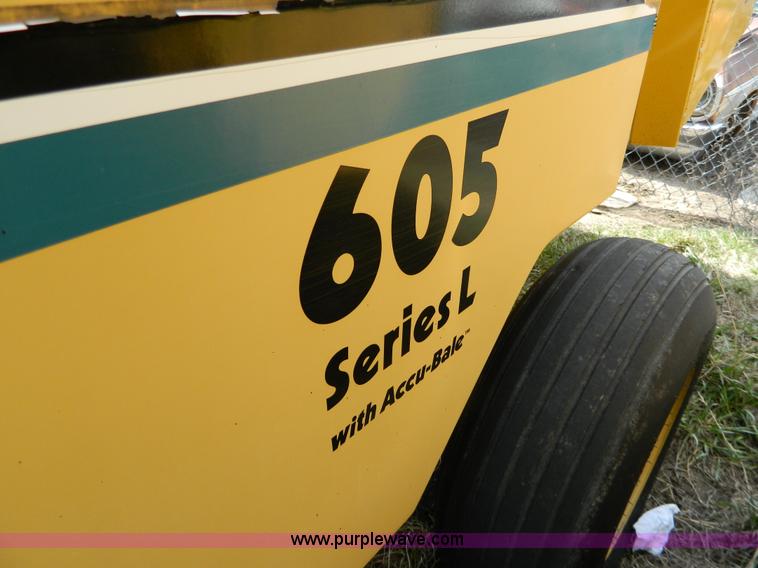 image for item G7818 2000 Vermeer 605L round baler