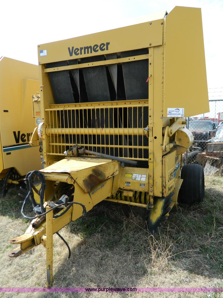 image for item G7819 1993 Vermeer 605J round baler