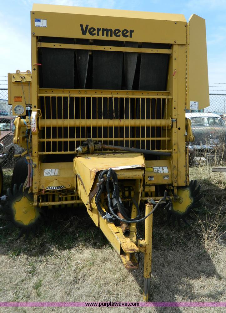 image for item G7819 1993 Vermeer 605J round baler