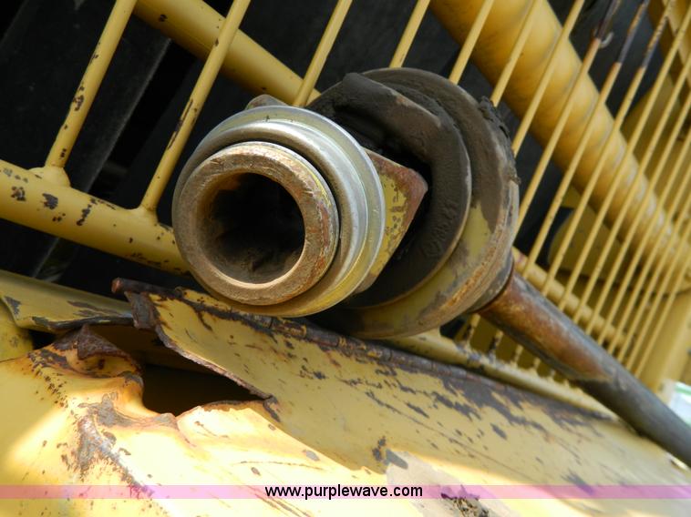 image for item G7819 1993 Vermeer 605J round baler