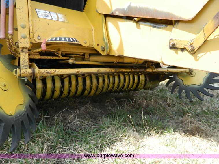 image for item G7819 1993 Vermeer 605J round baler