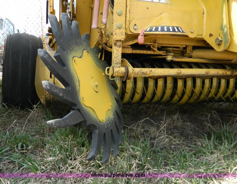 image for item G7819 1993 Vermeer 605J round baler