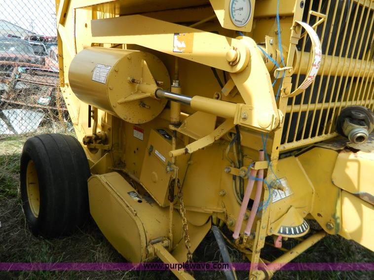 image for item G7819 1993 Vermeer 605J round baler