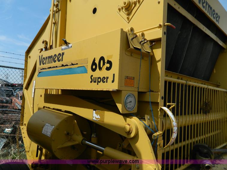 image for item G7819 1993 Vermeer 605J round baler