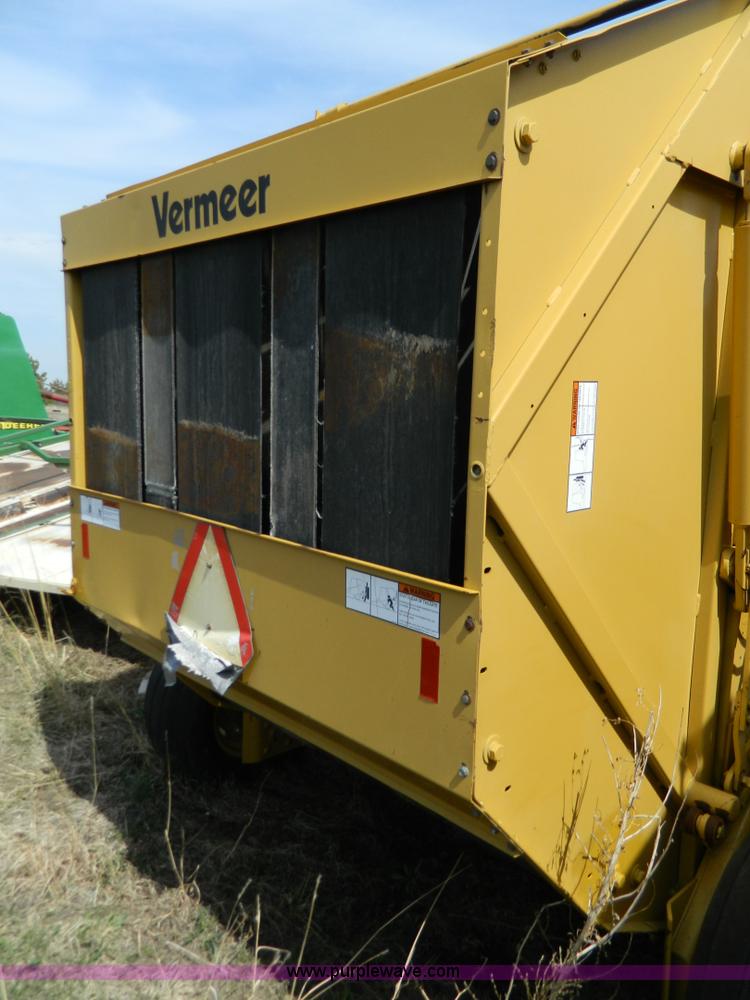 image for item G7819 1993 Vermeer 605J round baler