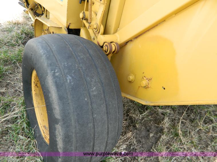 image for item G7819 1993 Vermeer 605J round baler